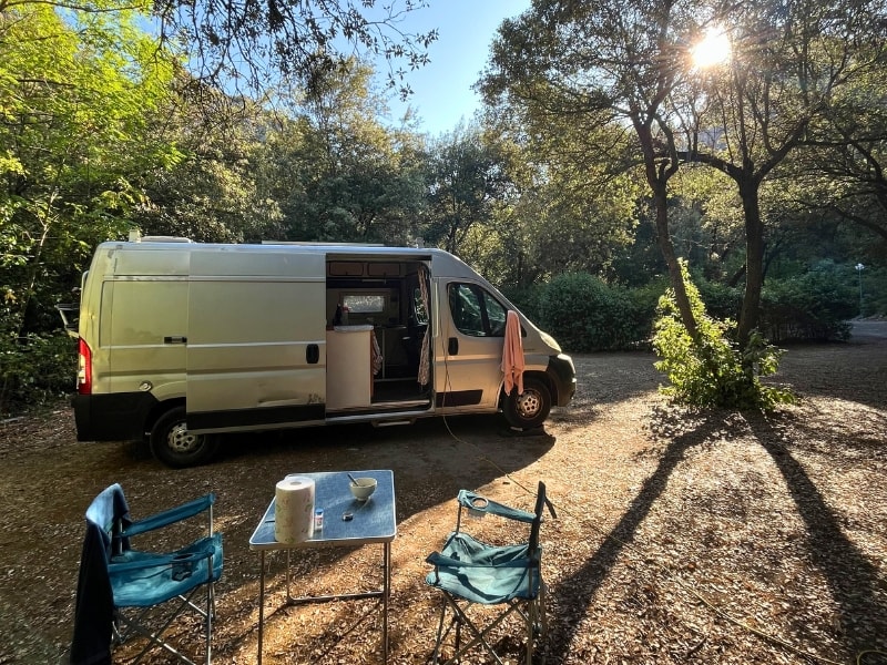 Stellplatz Komfort XL für Zelt/Van/Wohnwagen/Wohnmobil (inklusive Strom)