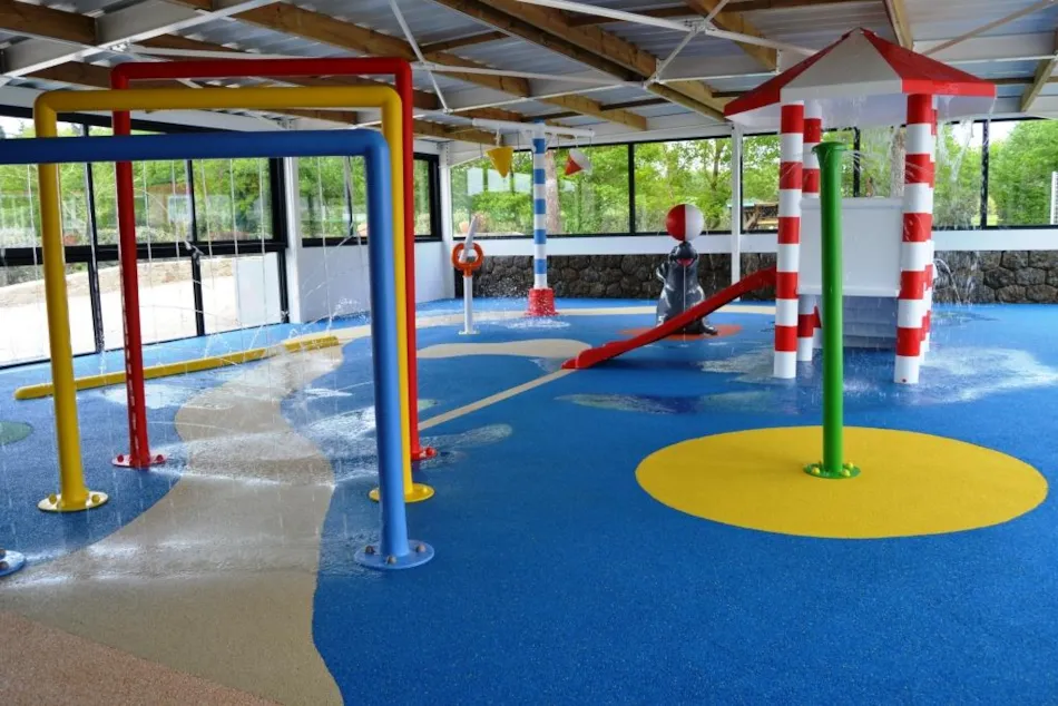 Camping Au Bois Du Cé, PUY DU FOU ®