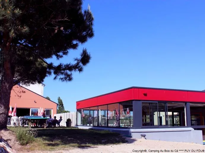 Camping Au Bois Du Cé, PUY DU FOU ®