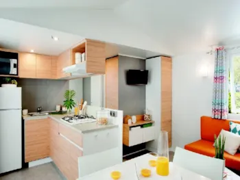 Mietunterkunft - Chene. Mobil Home 6 Pers. 38 M² Great Comfort, Tv+ Half Covered Terrace - Camping Au Bois Du Cé, PUY DU FOU ®