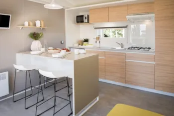 Mietunterkunft - Hetre. Mobil Home 4 Pers. 33 M², Tv+ Half Covered Terrace - Camping Au Bois Du Cé, PUY DU FOU ®