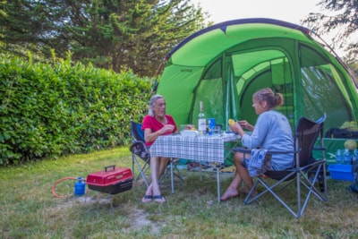 Nature camping pitch (Pitch + vehicle)