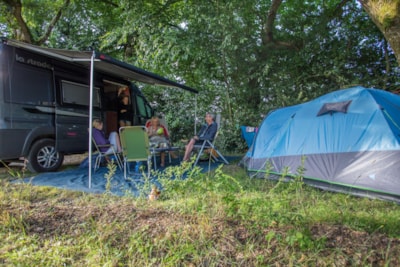 Nature camping pitch (Pitch + vehicle)