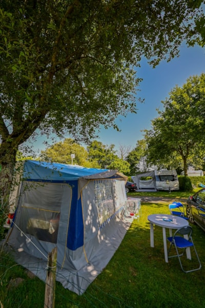 Comfort camping pitch (Pitch + vehicle + electricity 6 amp.)