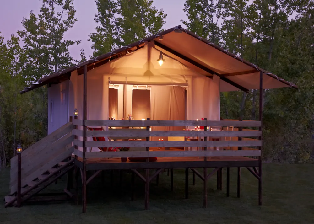Cabane Lodge Standard 20m² 2 chambres + serviettes et draps + terrasse couverte + TV