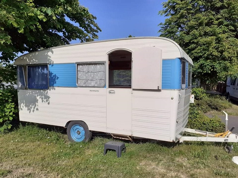 Accommodation - Caravane Vintage 1 À 2 Personnes - Camping Le Domaine des Jonquilles