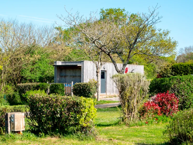 Emplacement Caravane Ou Tente + Electricité + Eau + Tout À L'égout + Véhicule -