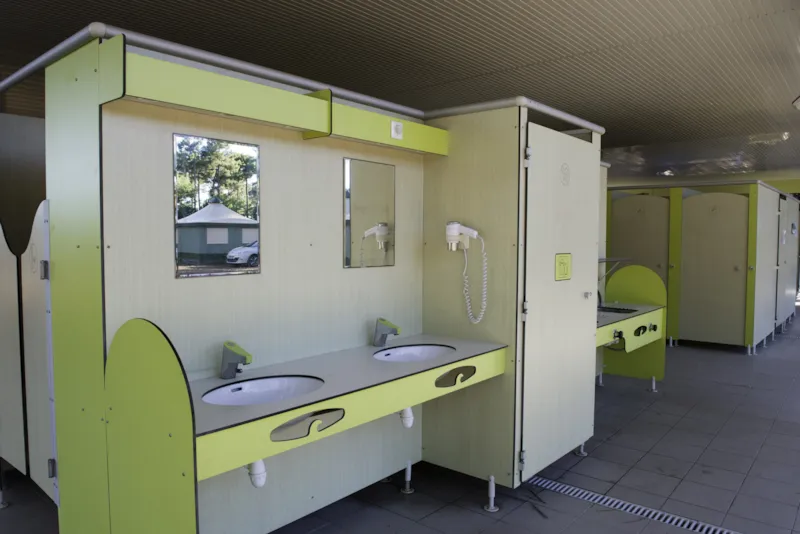 Emplacement Avec Électricité / D