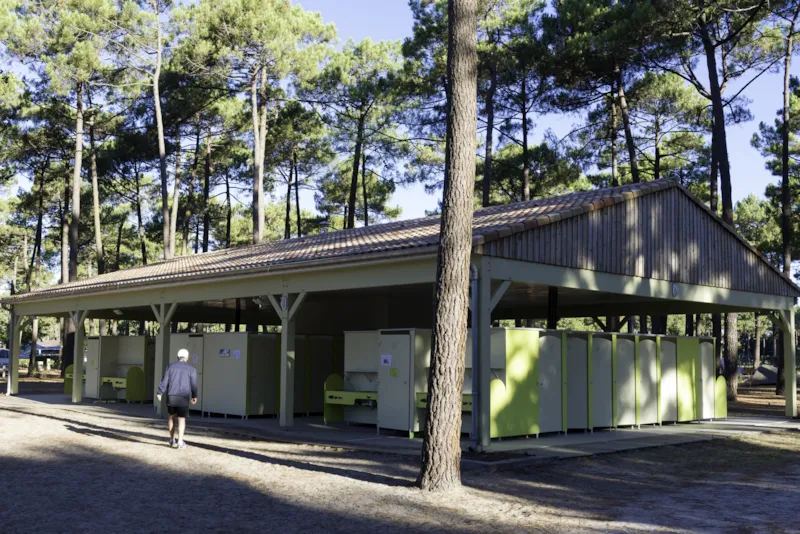 Emplacement Avec Électricité / D