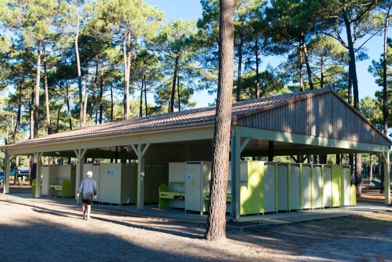 Emplacement Signature Avec Terrasse Équipée / D