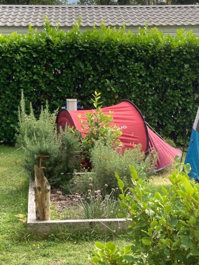 Nature Pitch  - tent, caravan or motorhome >100m² - 4pax max — 1