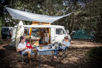 Emplacement - Emplacement Camping Confort - Huttopia Oléron Les Chênes Verts