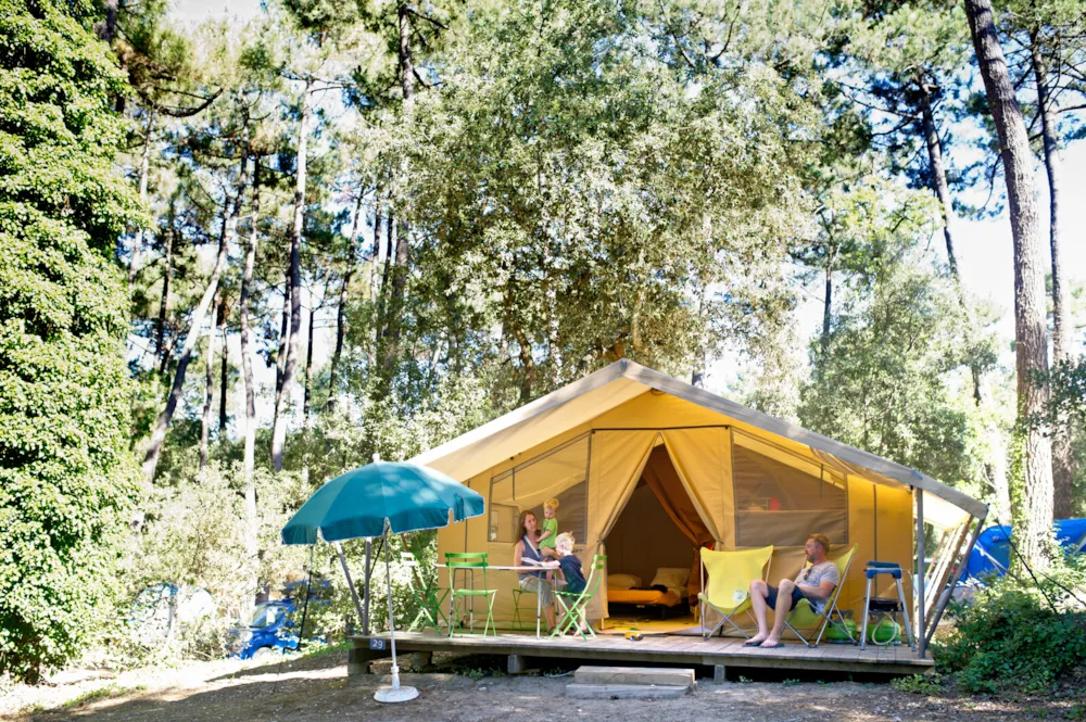 Accommodation - Classic V Wood&Canvas Tent - Huttopia Oléron Les Chênes Verts