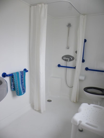 Mobil-home for all so adapted to the handicapped persons