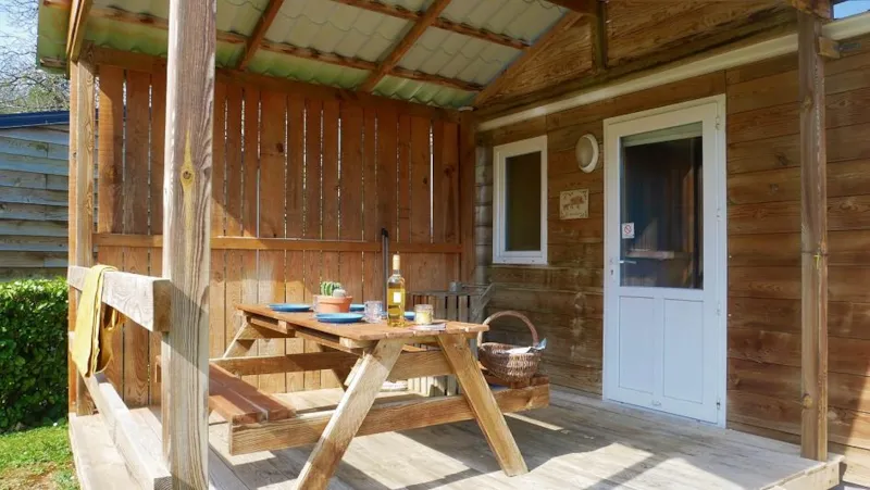 Locatif Bois - Terrasse Couverte Style Chalet - Renove En 2024