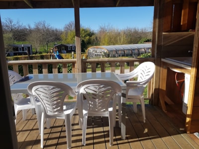 Summer mobile home with private bathroom (accessible from the terrace)