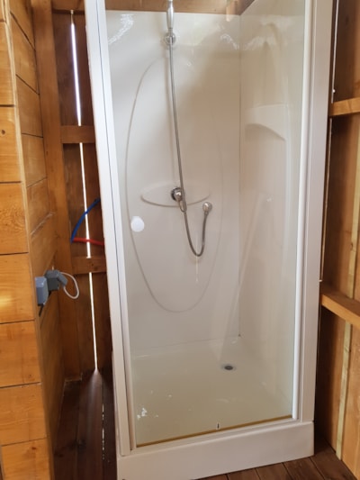 Summer mobile home with private bathroom (accessible from the terrace)