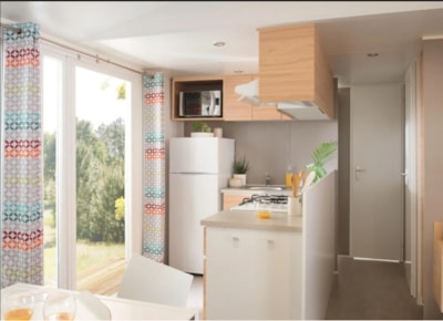 SUPER PREMIUM 3 ROOMS / 2 POWDER ROOM - - AIR CONDITIONED
