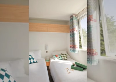 SUPER PREMIUM 3 ROOMS / 2 POWDER ROOM - - AIR CONDITIONED