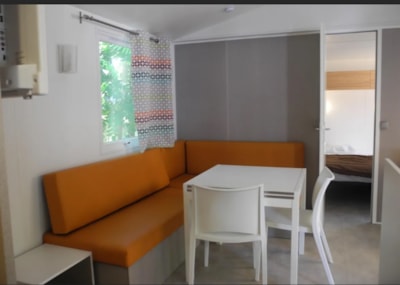 SUPER PREMIUM 3 ROOMS / 2 POWDER ROOM - - AIR CONDITIONED