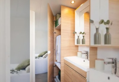 SUPER PREMIUM 2 ROOMS / 2 POWDER ROOM - - AIR CONDITIONED