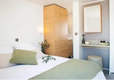 SUPER PREMIUM 2 ROOMS / 2 POWDER ROOM - - AIR CONDITIONED