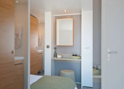 SUPER PREMIUM 2 ROOMS / 2 POWDER ROOM - - AIR CONDITIONED