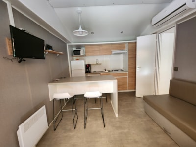 SUPER PREMIUM 2 ROOMS / 2 POWDER ROOM - - AIR CONDITIONED
