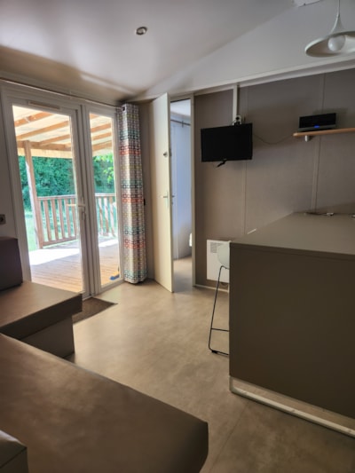 SUPER PREMIUM 2 ROOMS / 2 POWDER ROOM - - AIR CONDITIONED