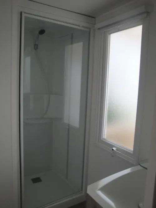 Mietunterkunft - Mobilheim Super Titania 32 M² - 3 Schlafzimmer - image n°5 - Camping BEAUME GIRAUD