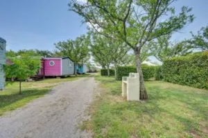 Emplacement - Stellplatz 80-120 m² (Auto + Zelt/Wohnwagen) - Camping BEAUME GIRAUD