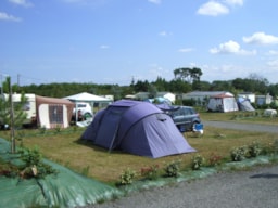 Kampeerplaats(en) - Standplaats + Voertuig - Camping Paradis DOMAINE DE BELLEVUE