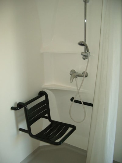 Mobile-home 2 bedrooms adapted to the people with reduced mobility