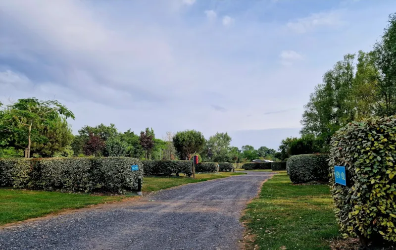 Emplacement Nu + 1 Véhicule