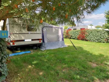 Stellplatz - Stellplatz Grand Confort - Camping Paradis DOMAINE DE BELLEVUE
