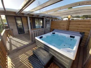 Mietunterkunft - Mobile-Home Premium Spa - 3 Bedrooms - Camping Paradis DOMAINE DE BELLEVUE