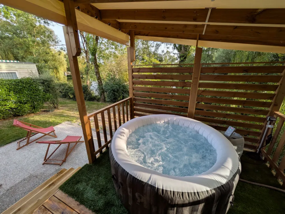 Location - Mobil Home Gamme Cocoon Spa – 1 Ch – 2 Pers - Camping Paradis DOMAINE DE BELLEVUE