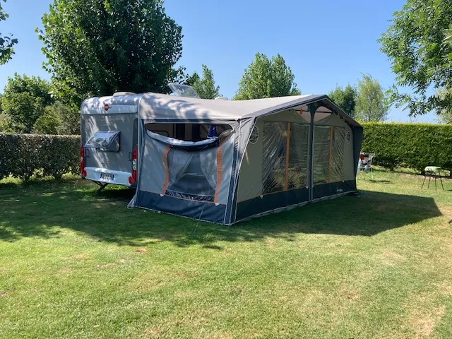 Emplacement - Forfait Emplacement 2 Personnes + Électricité - Camping Le Grand Jardin