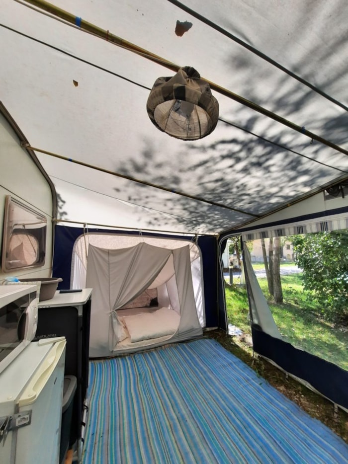 Caravane 2 Chambres - Sans Eau Ni Sanitaires