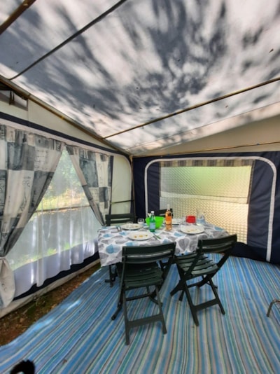 Caravan 1 bedroom - without toilet blocks without water