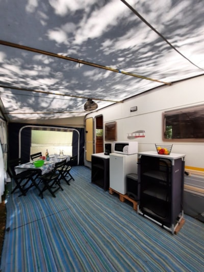 Caravan 1 bedroom - without toilet blocks without water