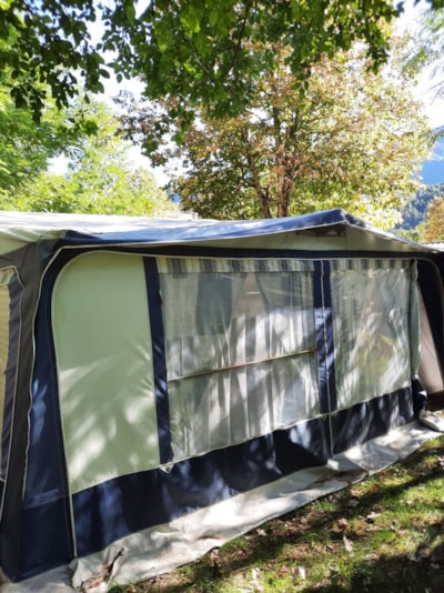 Caravan 1 bedroom - without toilet blocks without water