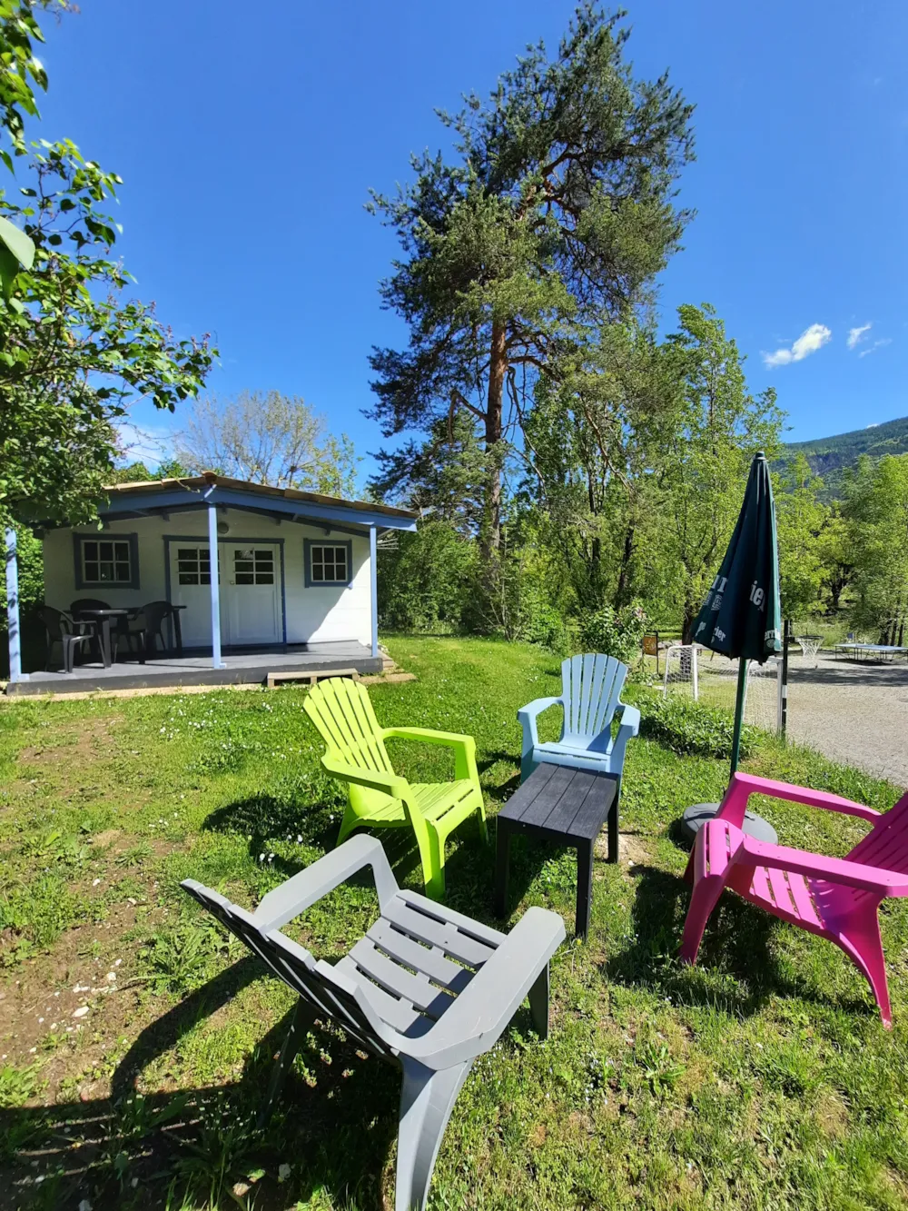 Location - Chalet 16M²  - 2 Chambres - Sans  Eau Ni Sanitaire - Camping la Ribière