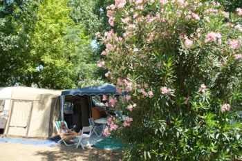 Stellplatz - Pauschale Stellplatz Wohnmobil / Wohnwagen / Zelt - Camping Hélios