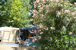 Kampeerplaats(en) - Standplaats Pakket Camper Van / Caravan / Tent + Auto - Camping Hélios
