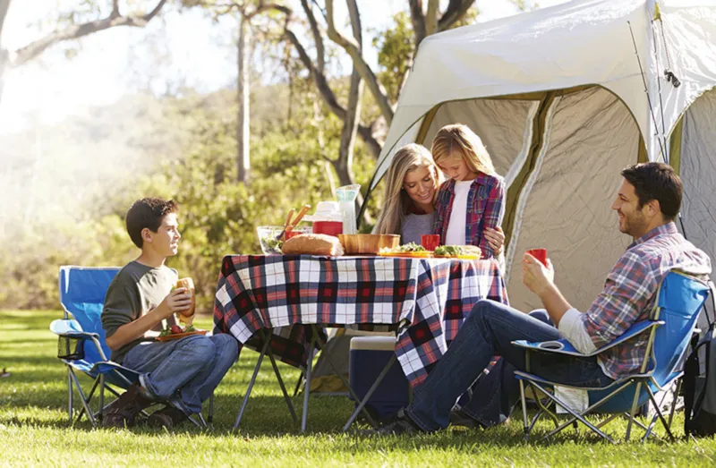 Forfait Camping Premium (1 Tente/ Caravane + 1 Voiture) - Électricité Incluse 16A - Raccordement Eau