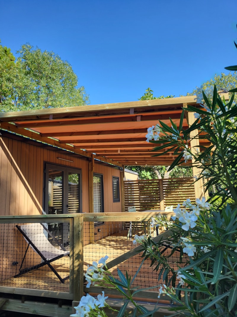 Mobil-home PREMIUM 30m² - 2 chambres - TV - lave-vaisselle - climatisation - terrasse couverte -