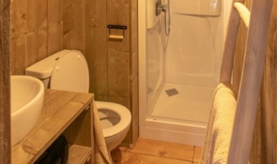Glamping Lodge PREMIUM RIVER 38m² - 3 bedrooms - TV - A/C - covered terrace - river view -