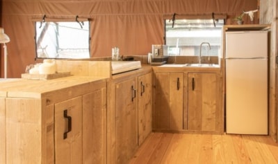 Glamping Lodge PREMIUM RIVER 38m² - 3 bedrooms - TV - A/C - covered terrace - river view -