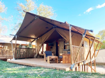 Glamping Lodge PREMIUM RIVER 27m² - 2 bedrooms - TV - A/C - covered terrace - river view -